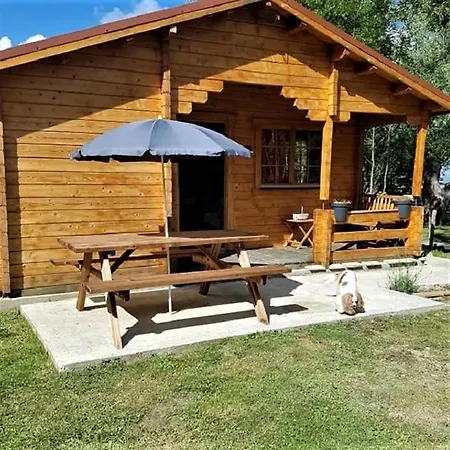 Chalet Au Fond Du Jardin * Saint-Savin (Gironde)