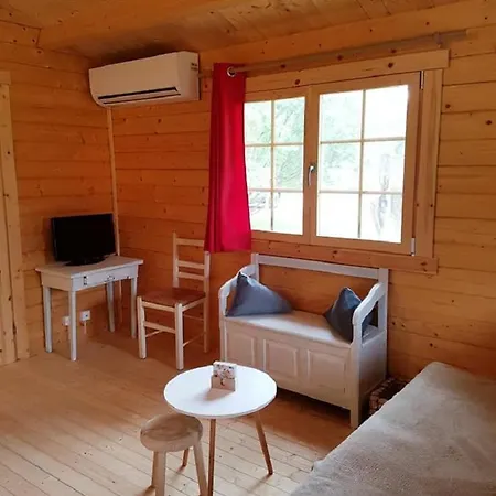 Chalet Au Fond Du Jardin * Saint-Savin (Gironde)